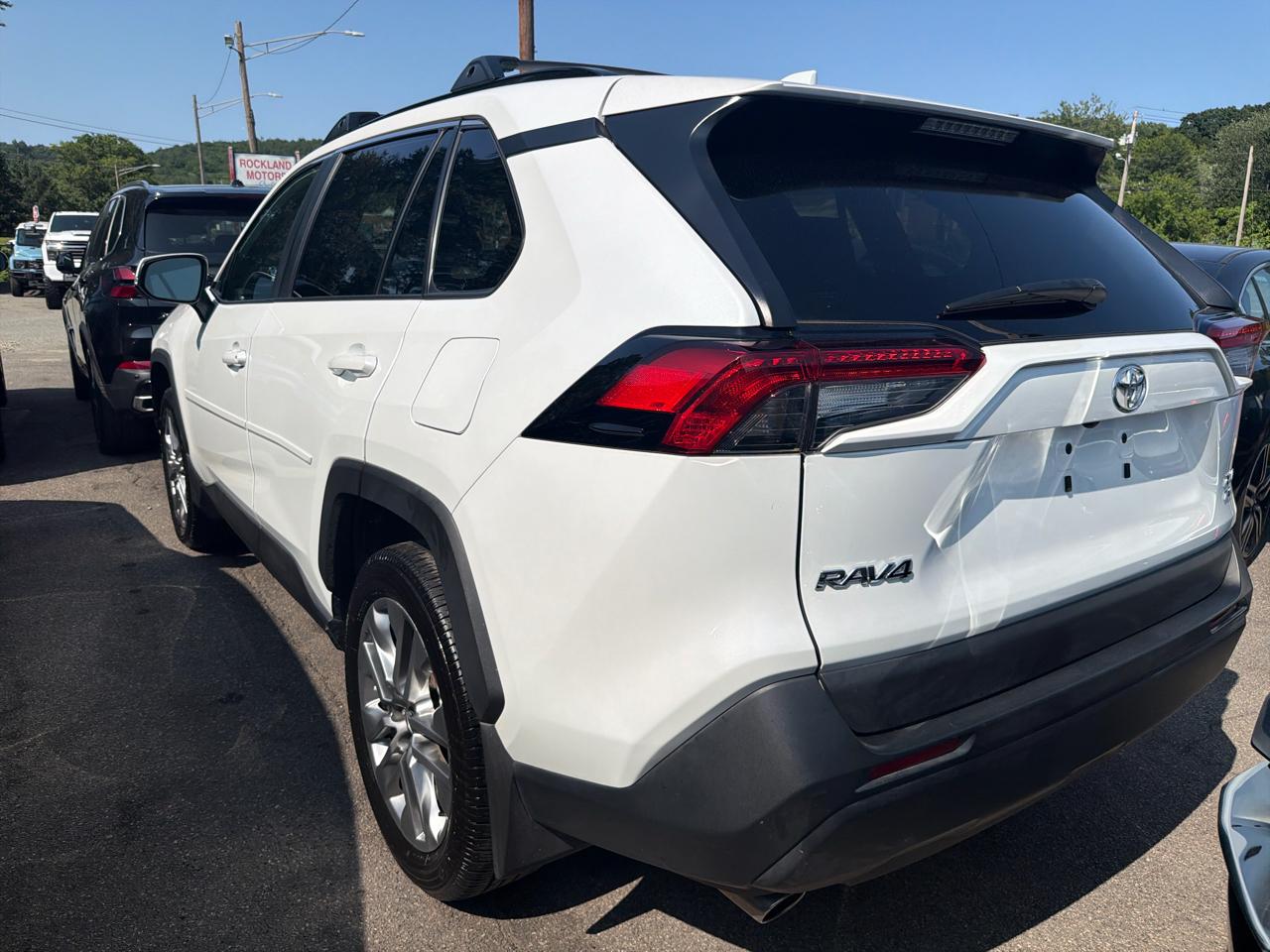 Toyota RAV4 XLE Premium AWD (Natl) 2025