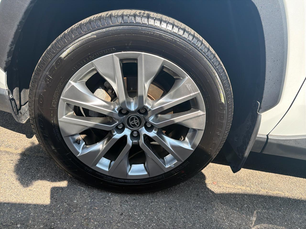 Toyota RAV4 XLE Premium AWD (Natl) 2025