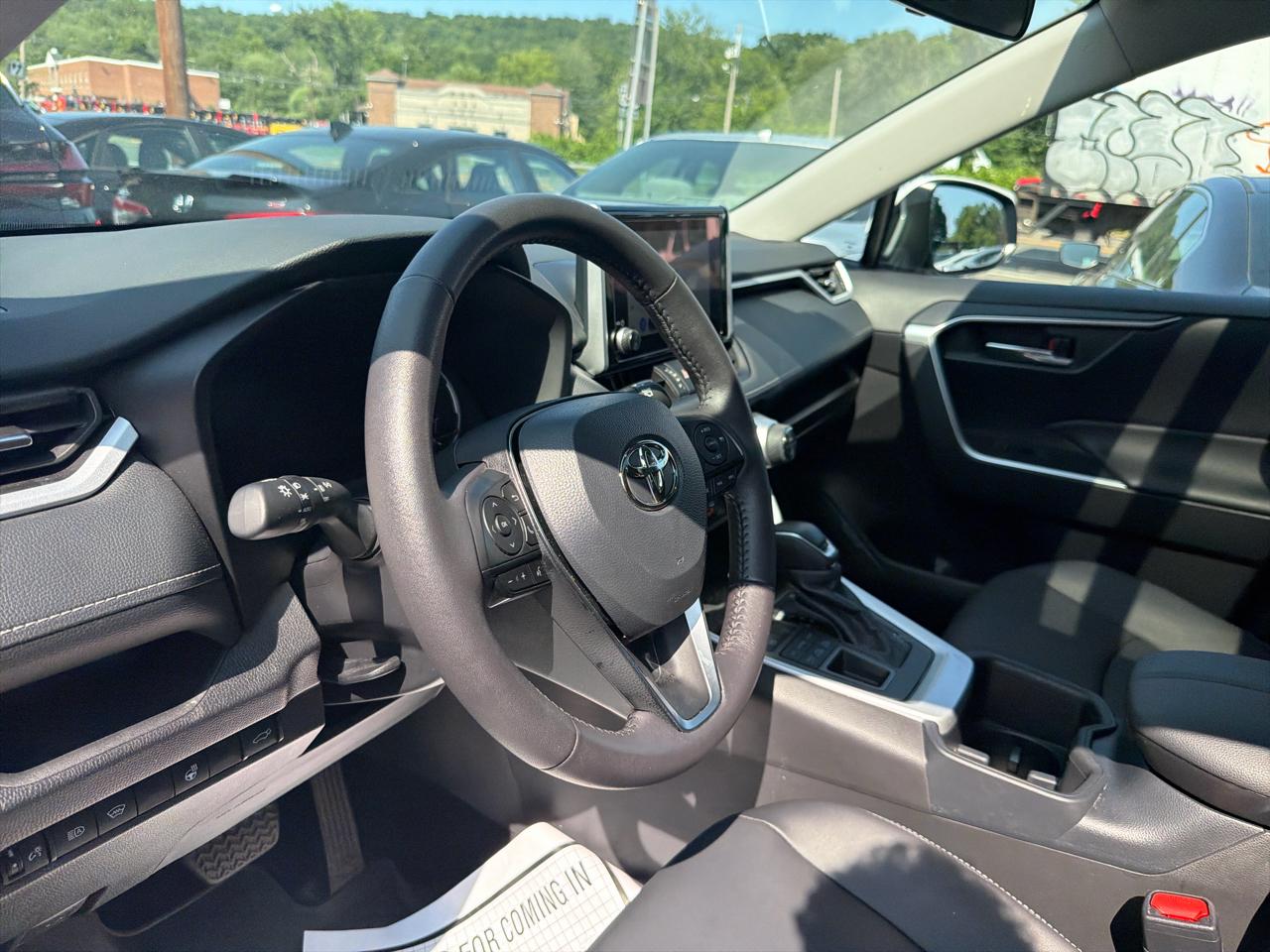Toyota RAV4 XLE Premium AWD (Natl) 2025