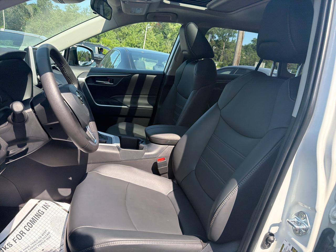 Toyota RAV4 XLE Premium AWD (Natl) 2025