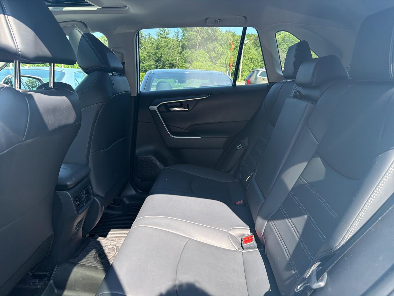 Toyota RAV4 XLE Premium AWD (Natl) 2025