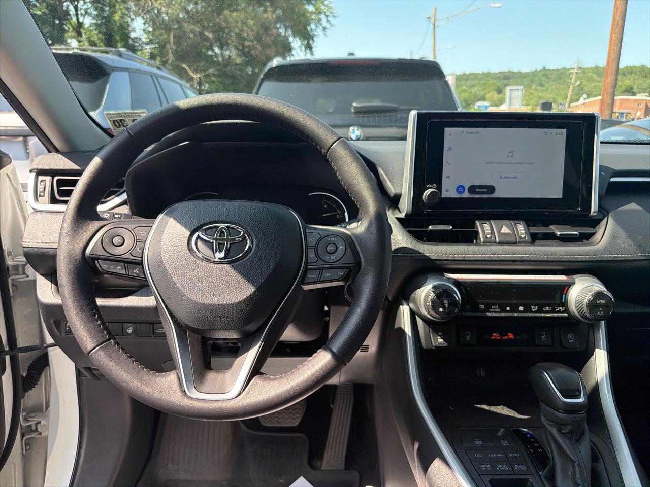 Toyota RAV4 XLE Premium AWD (Natl) 2025