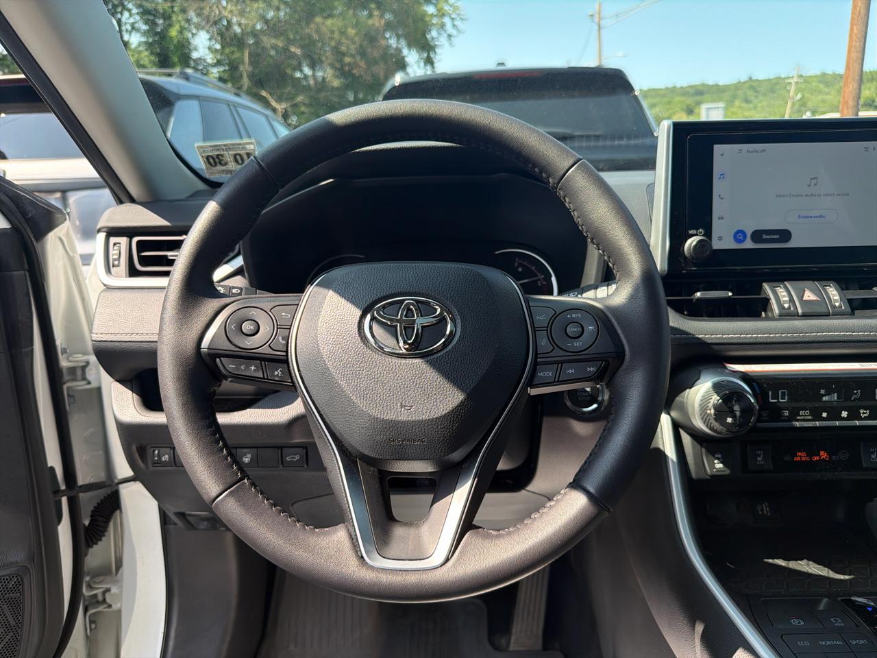 Toyota RAV4 XLE Premium AWD (Natl) 2025