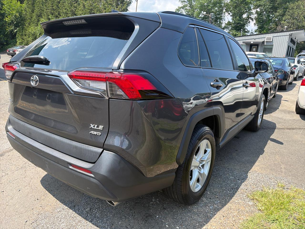 Toyota RAV4 XLE AWD (Natl) 2019
