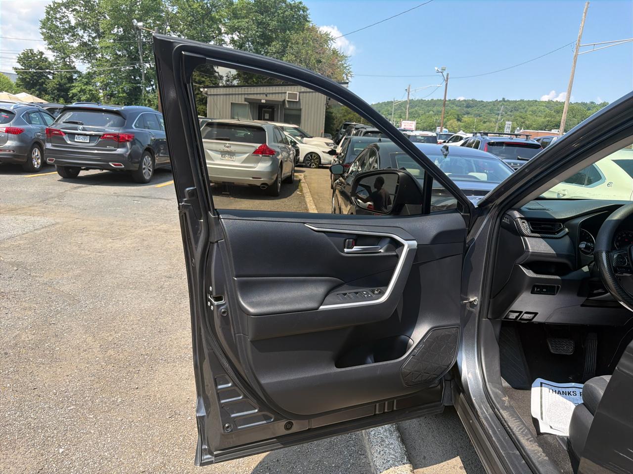Toyota RAV4 XLE AWD (Natl) 2019