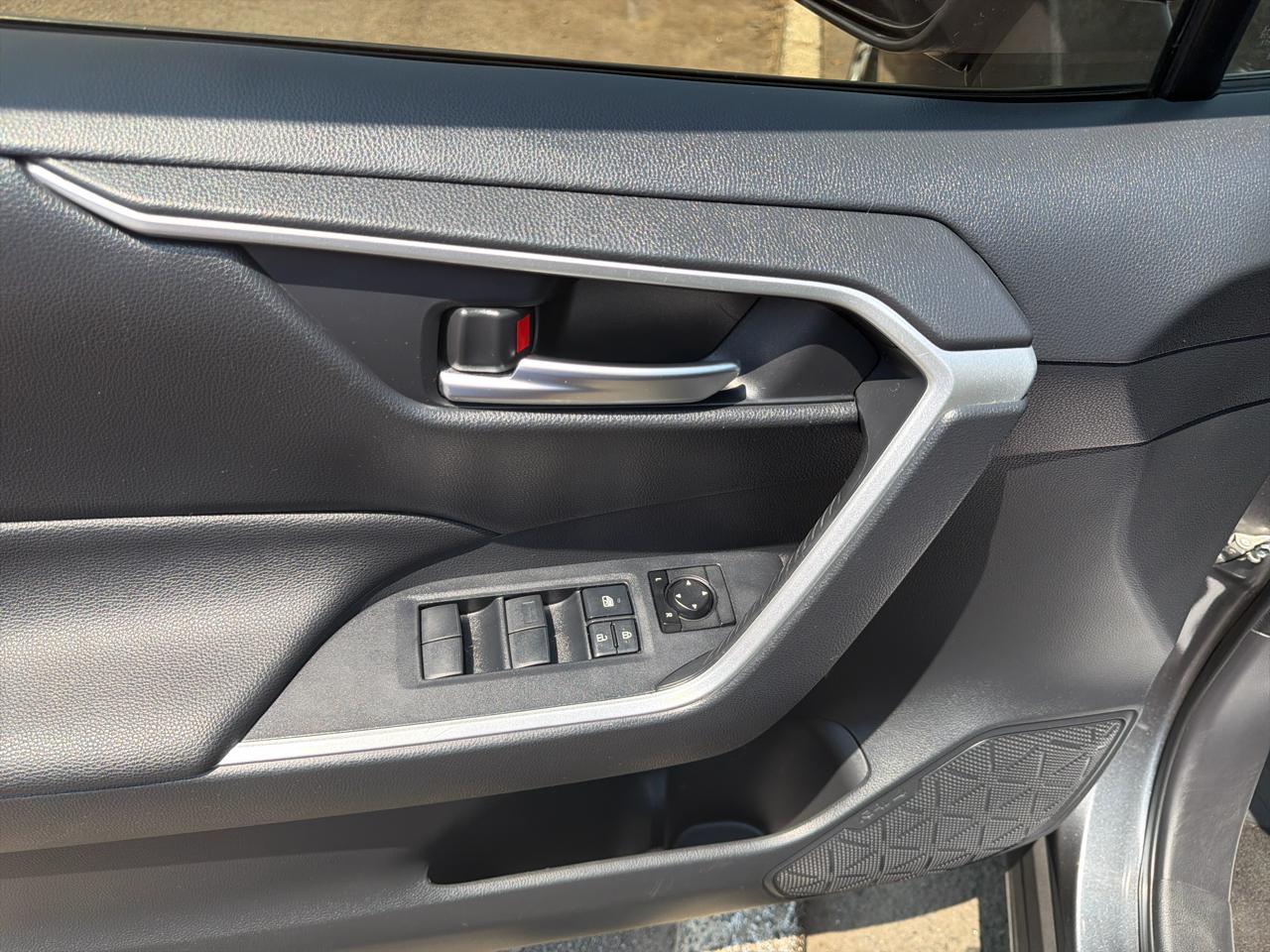 Toyota RAV4 XLE AWD (Natl) 2019