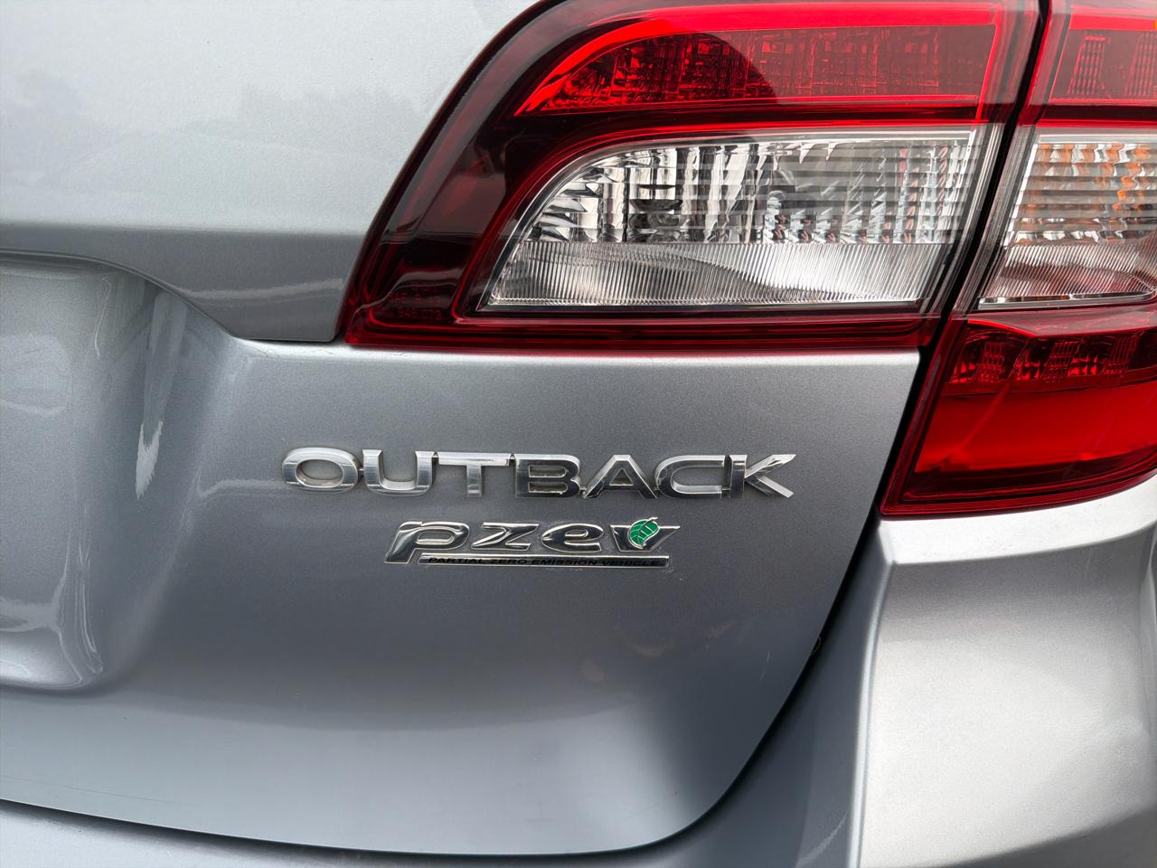 Subaru Outback 4dr Wgn 2.5i Limited PZEV 2016