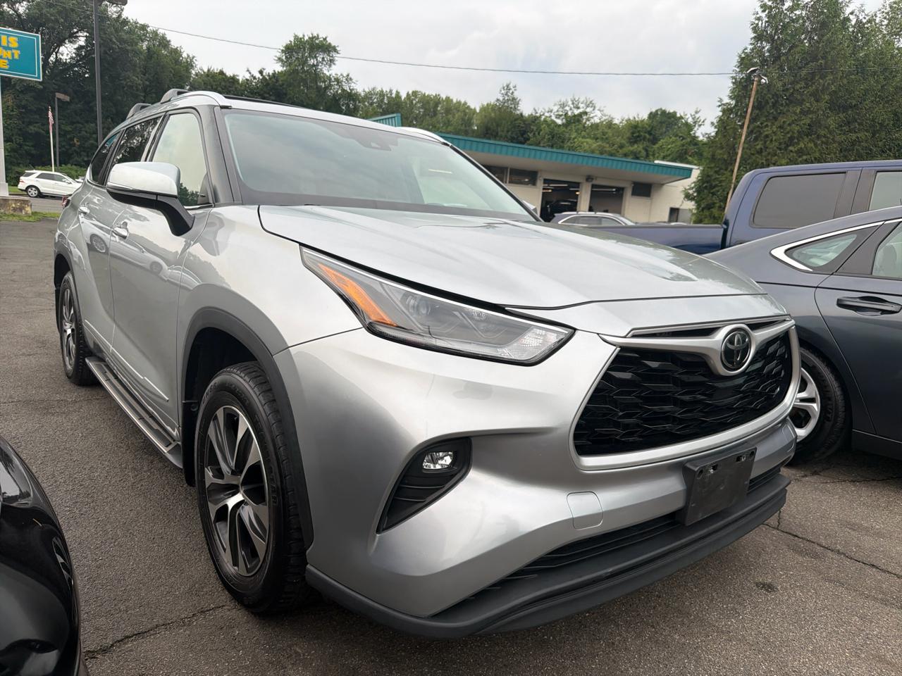 Toyota Highlander XLE AWD (Natl) 2021