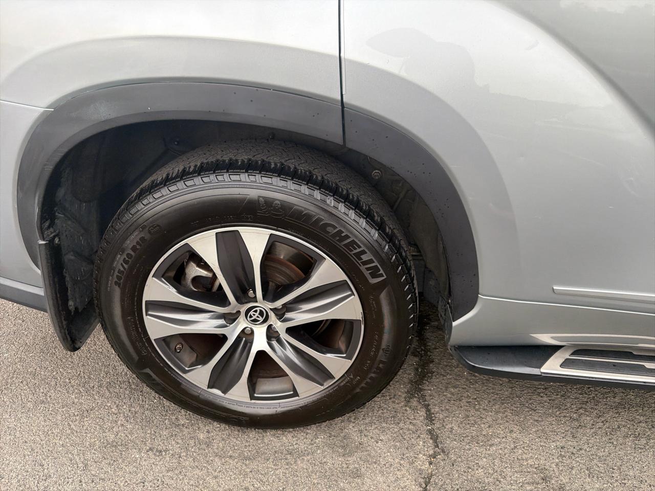 Toyota Highlander XLE AWD (Natl) 2021