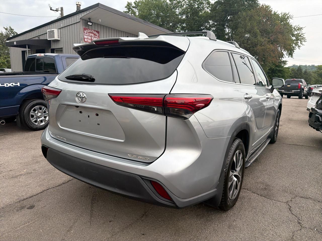Toyota Highlander XLE AWD (Natl) 2021