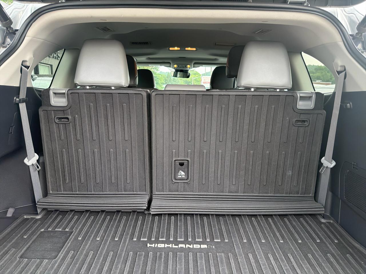 Toyota Highlander XLE AWD (Natl) 2021