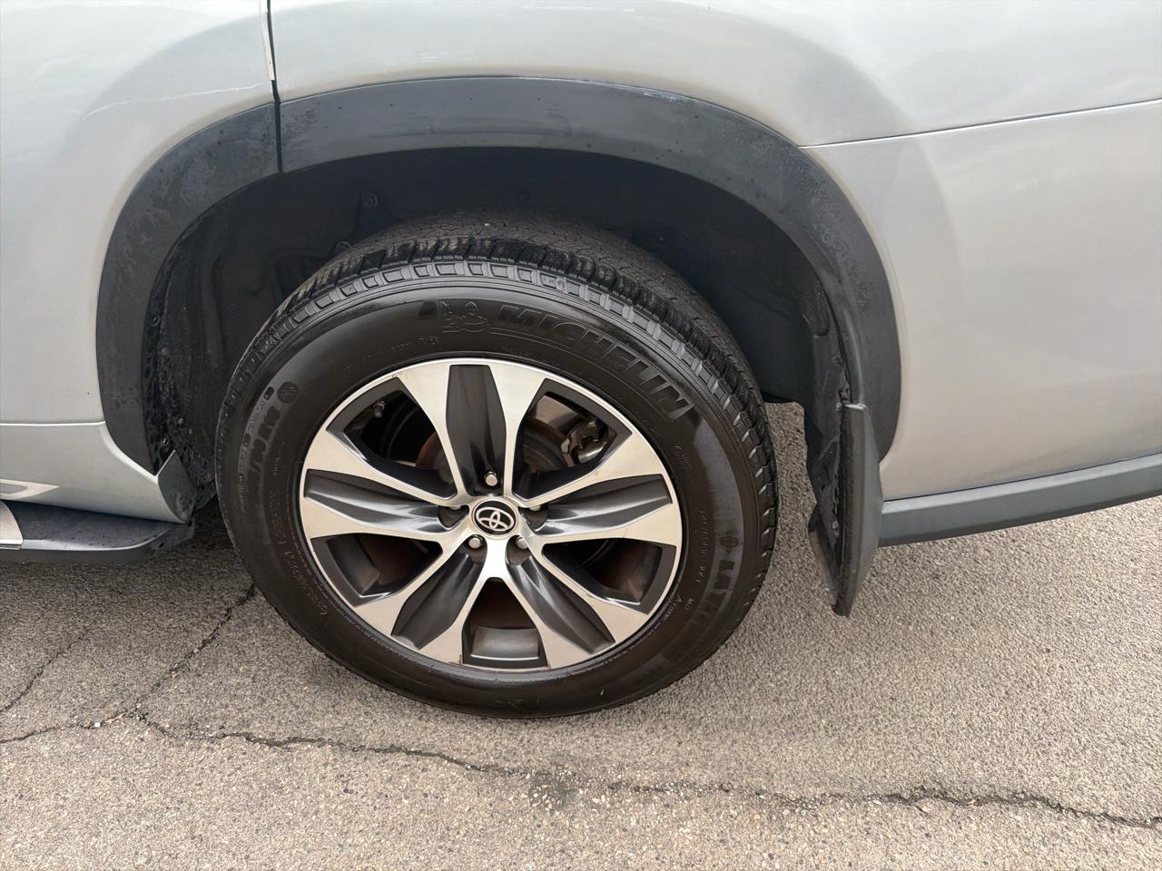 Toyota Highlander XLE AWD (Natl) 2021