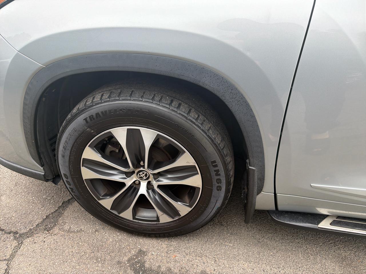 Toyota Highlander XLE AWD (Natl) 2021