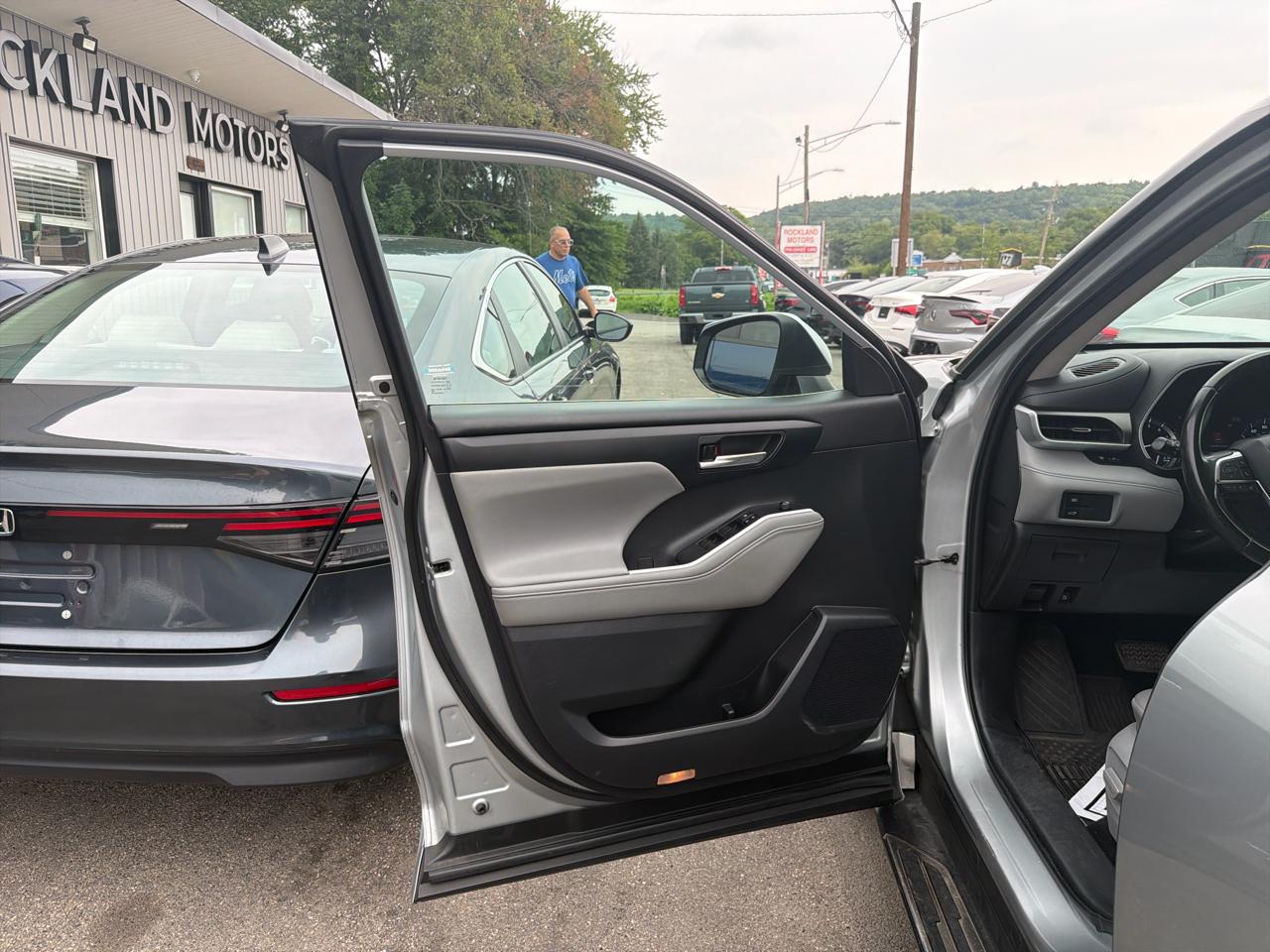 Toyota Highlander XLE AWD (Natl) 2021