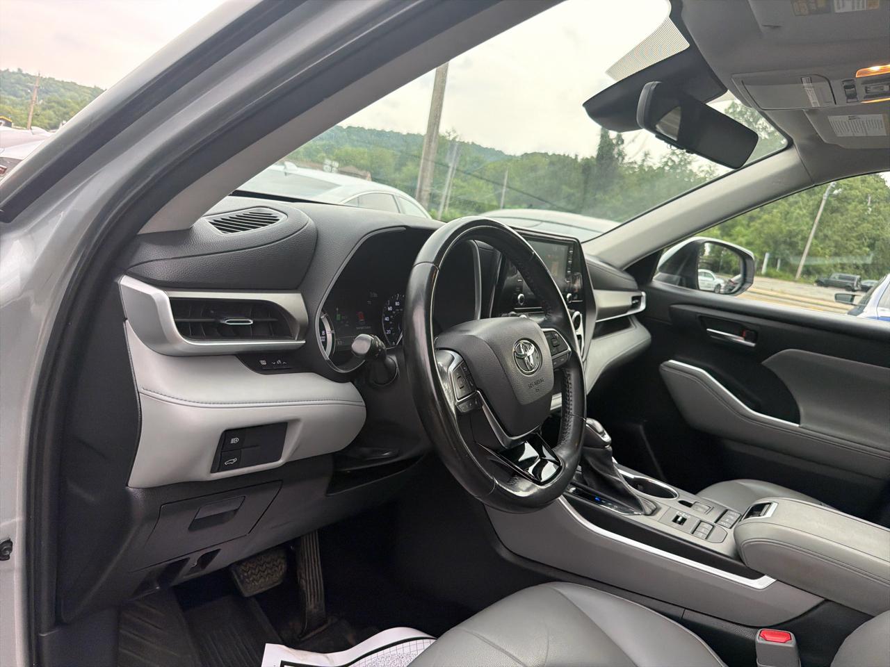 Toyota Highlander XLE AWD (Natl) 2021