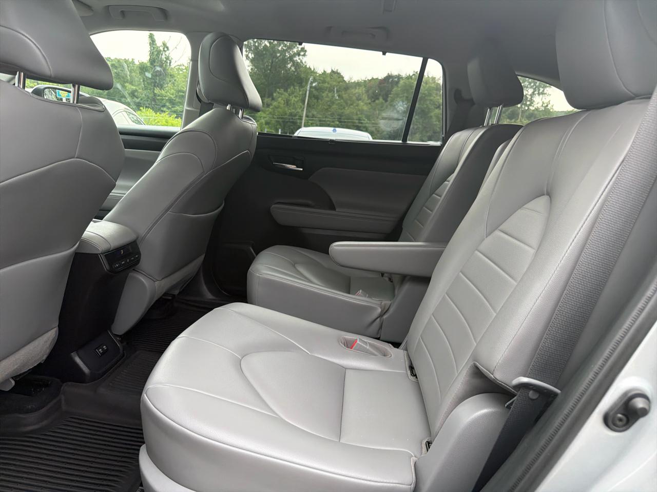 Toyota Highlander XLE AWD (Natl) 2021