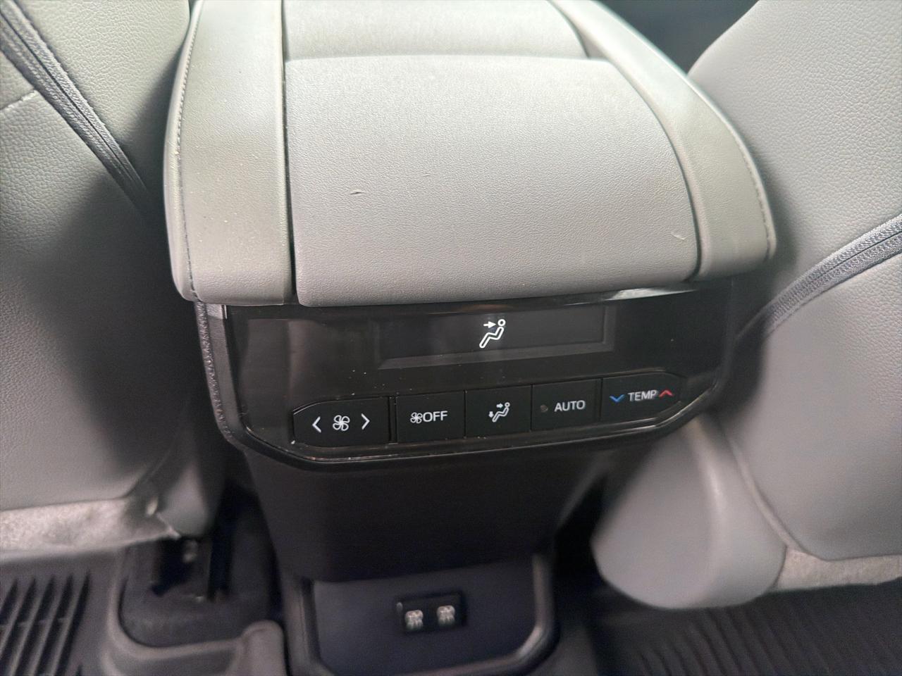 Toyota Highlander XLE AWD (Natl) 2021