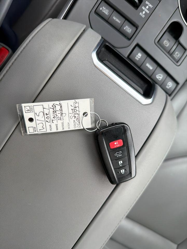 Toyota Highlander XLE AWD (Natl) 2021