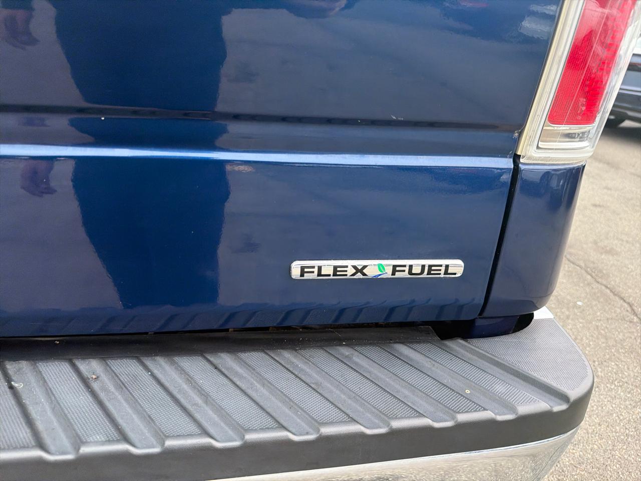 Ford F-150 4WD SuperCrew 145" Platinum 2011