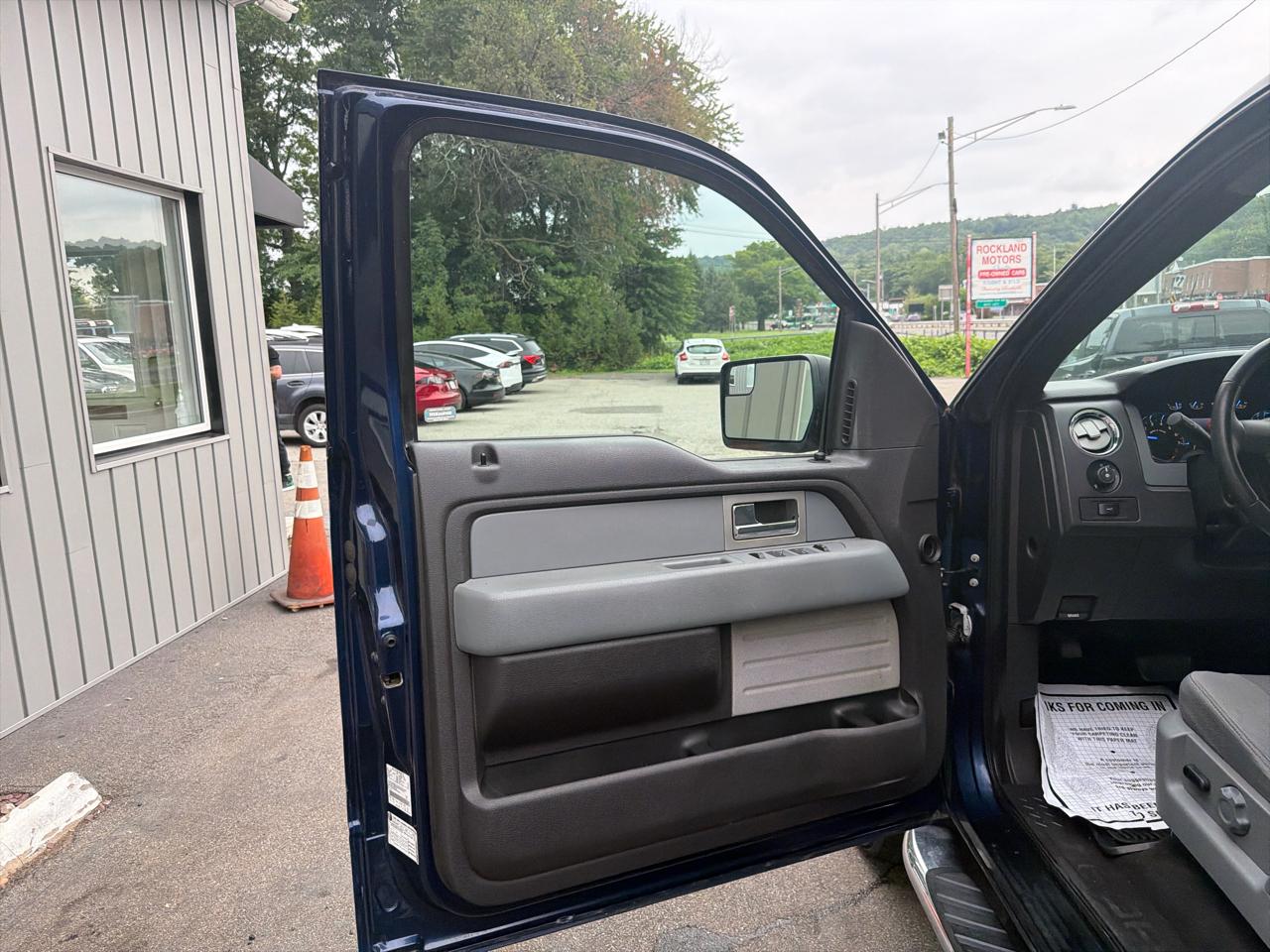 Ford F-150 4WD SuperCrew 145" Platinum 2011