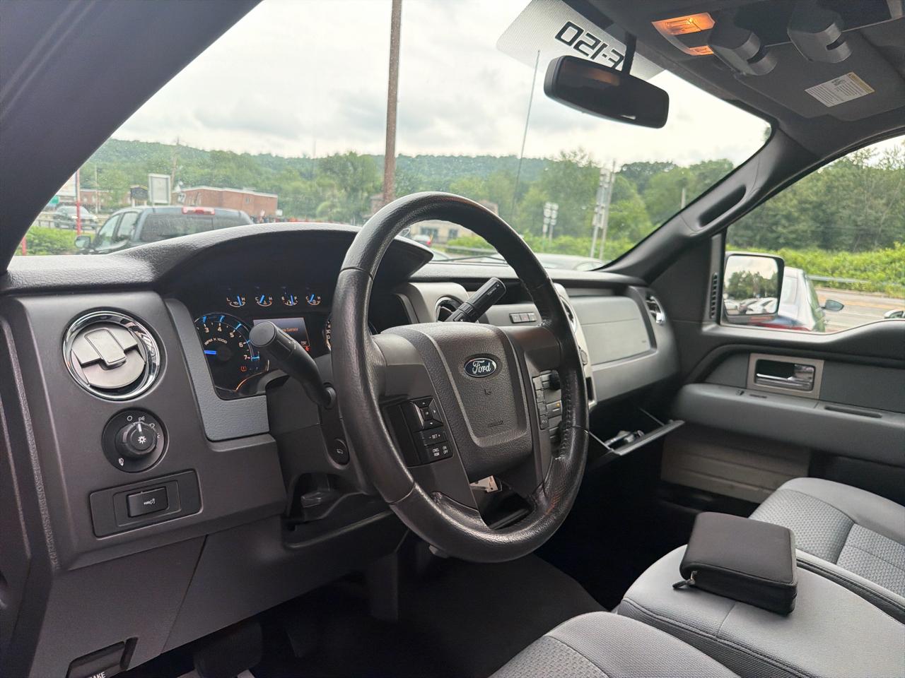 Ford F-150 4WD SuperCrew 145" Platinum 2011