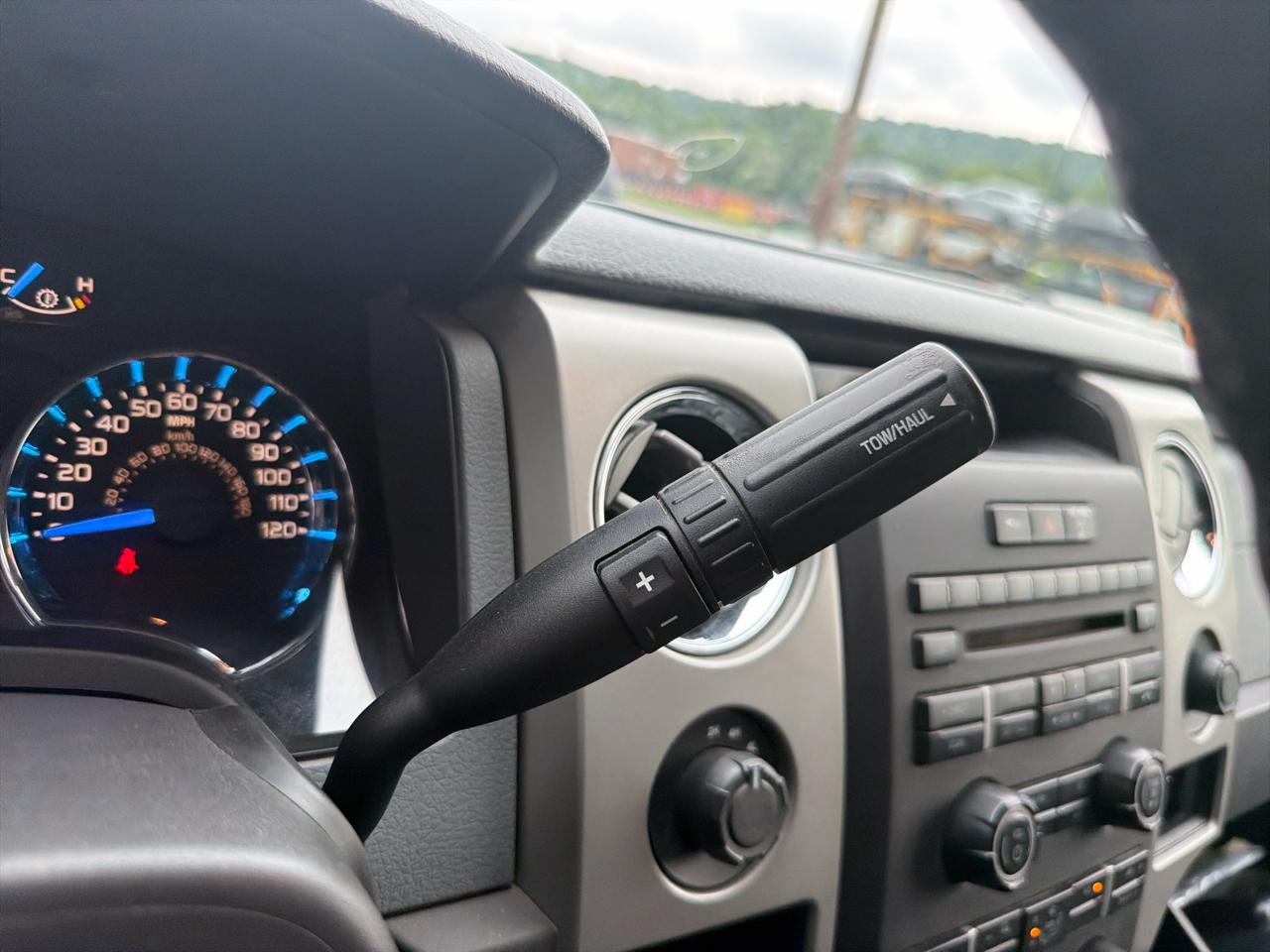 Ford F-150 4WD SuperCrew 145" Platinum 2011