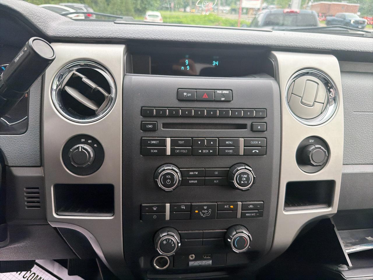 Ford F-150 4WD SuperCrew 145" Platinum 2011