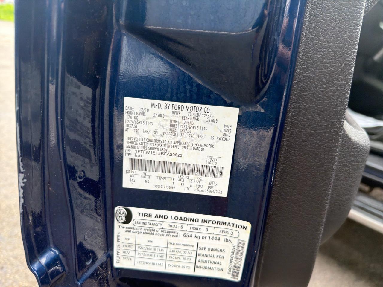 Ford F-150 4WD SuperCrew 145" Platinum 2011