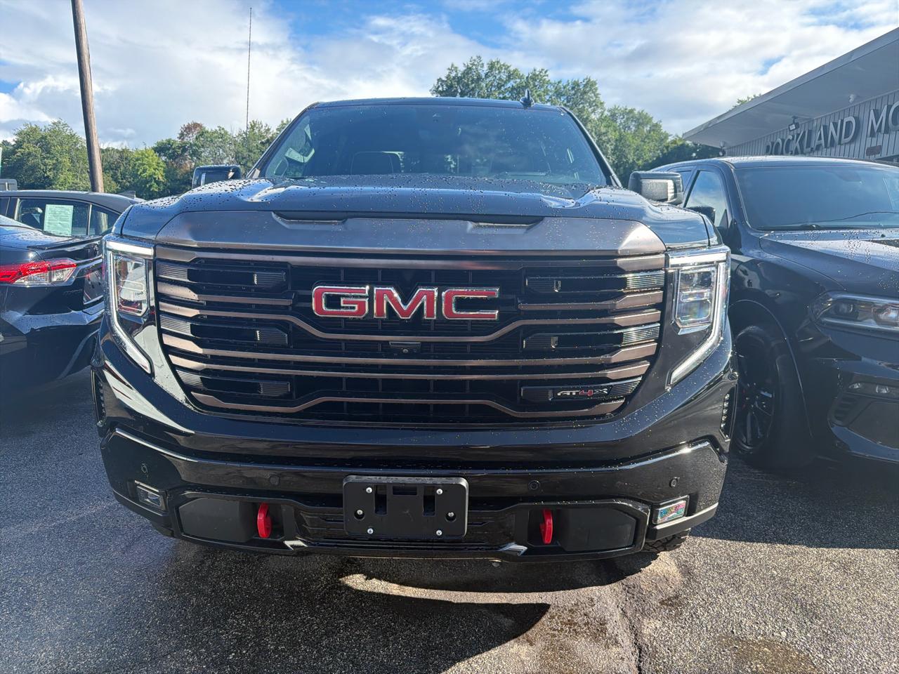 GMC Sierra 1500 4WD Crew Cab 147" AT4X 2023
