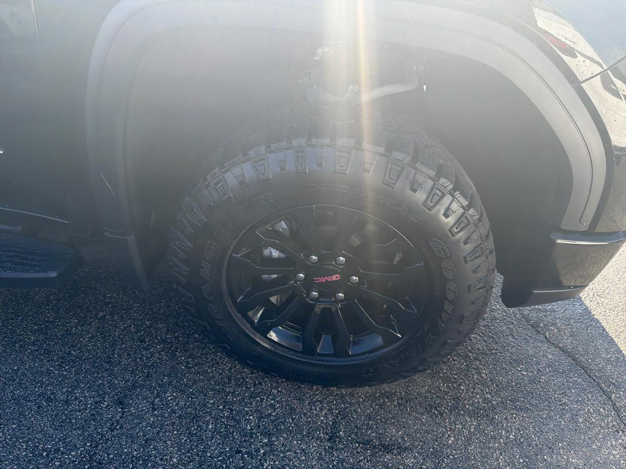 GMC Sierra 1500 4WD Crew Cab 147" AT4X 2023