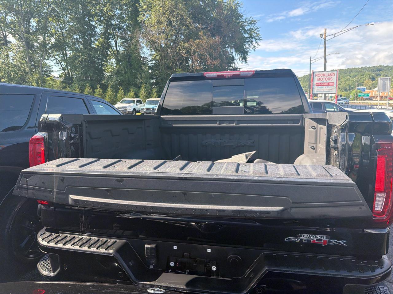 GMC Sierra 1500 4WD Crew Cab 147" AT4X 2023