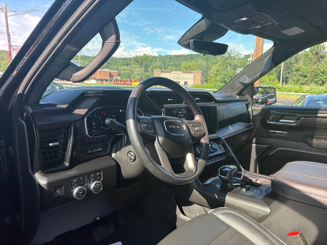 GMC Sierra 1500 4WD Crew Cab 147" AT4X 2023