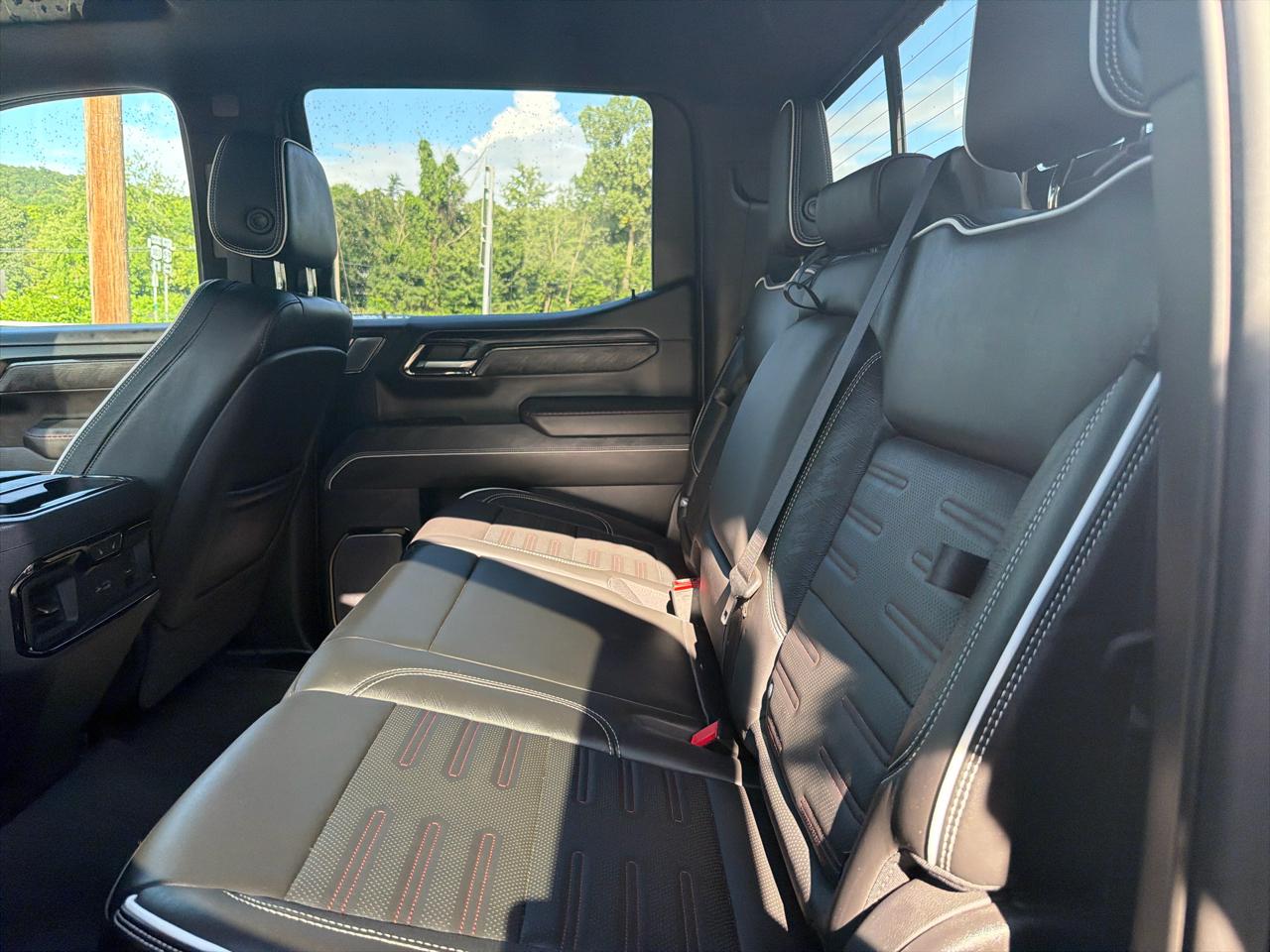 GMC Sierra 1500 4WD Crew Cab 147" AT4X 2023