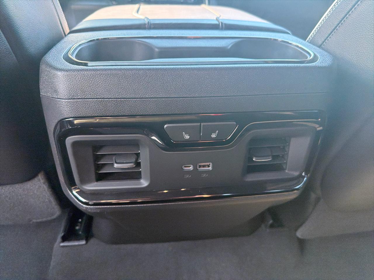 GMC Sierra 1500 4WD Crew Cab 147" AT4X 2023