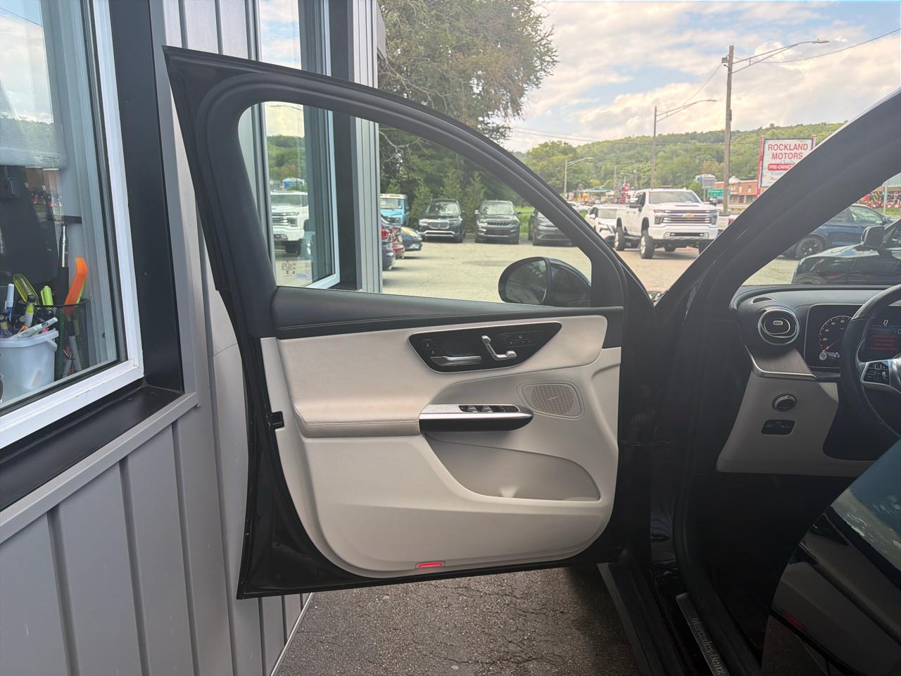 Mercedes-Benz GLC GLC 300 4MATIC SUV 2023