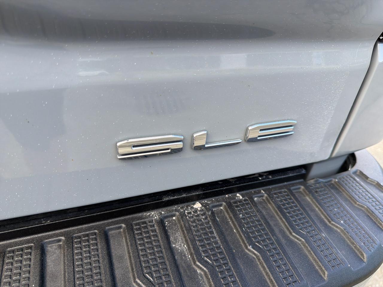 GMC Sierra 1500 4WD Crew Cab 147" SLE 2024