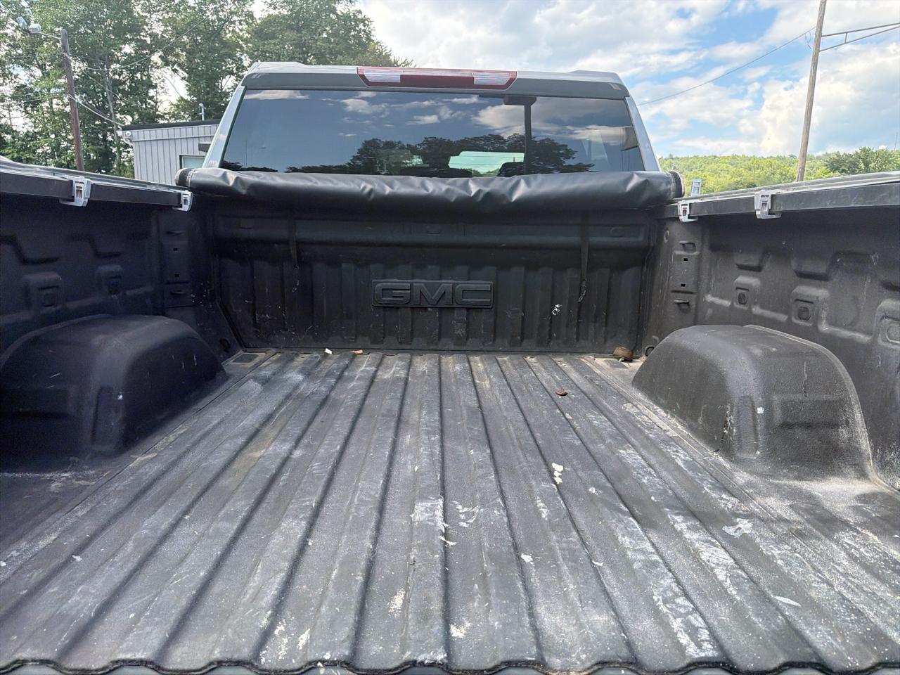 GMC Sierra 1500 4WD Crew Cab 147" SLE 2024