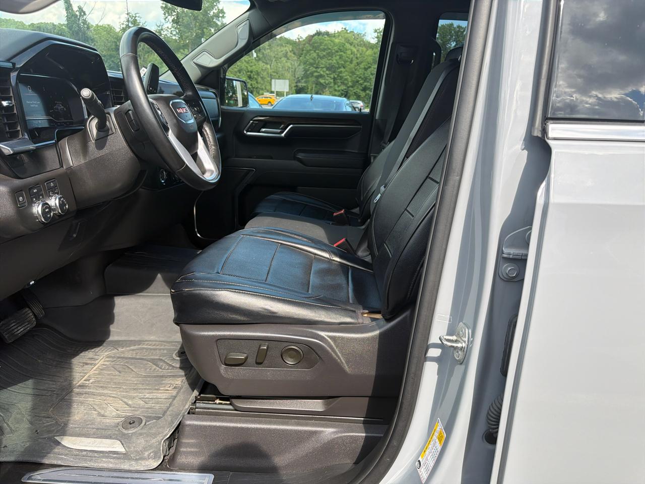 GMC Sierra 1500 4WD Crew Cab 147" SLE 2024