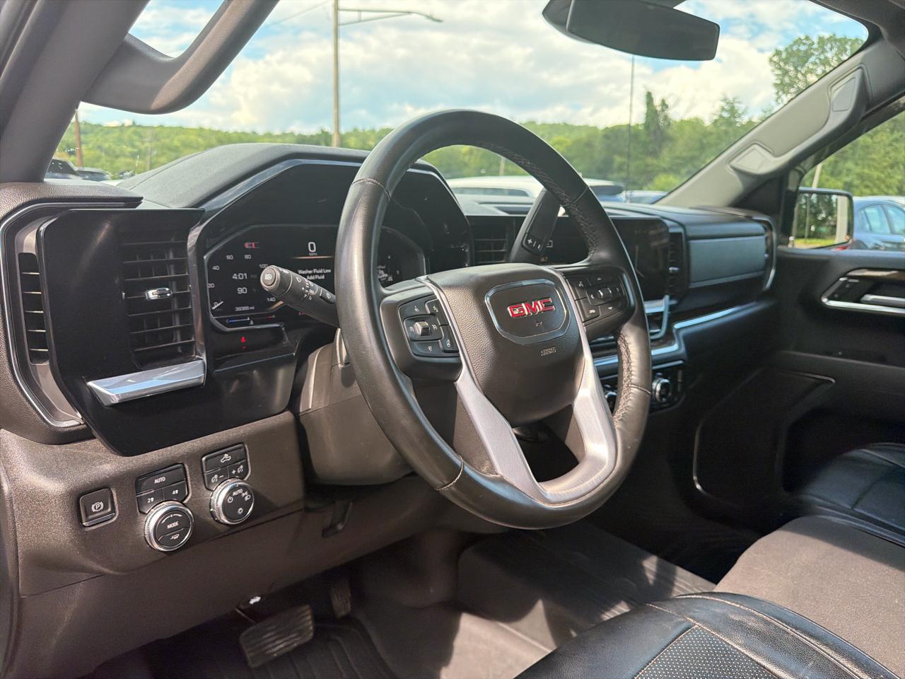 GMC Sierra 1500 4WD Crew Cab 147" SLE 2024