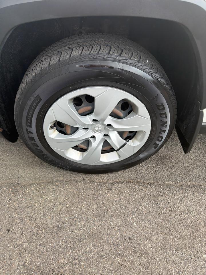 Toyota RAV4 LE AWD (Natl) 2019