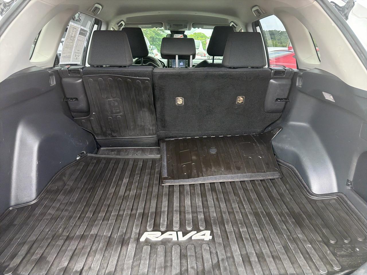 Toyota RAV4 LE AWD (Natl) 2019