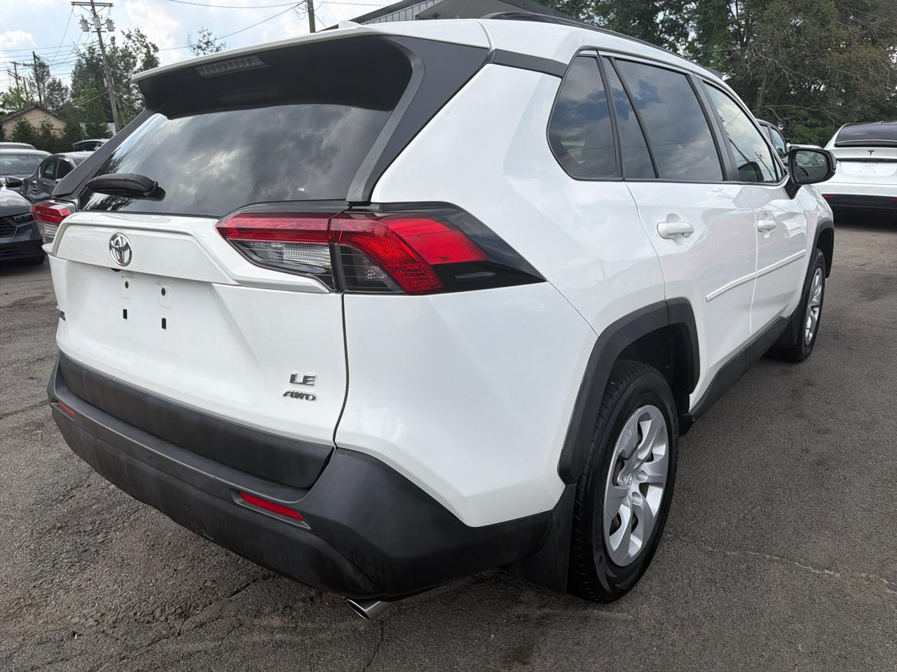 Toyota RAV4 LE AWD (Natl) 2019
