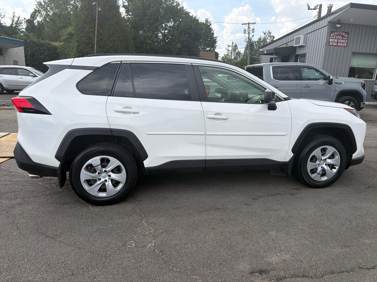Toyota RAV4 LE AWD (Natl) 2019