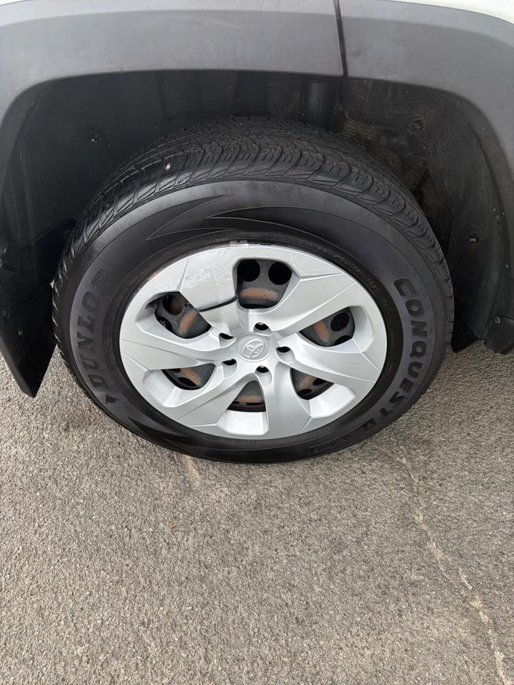 Toyota RAV4 LE AWD (Natl) 2019