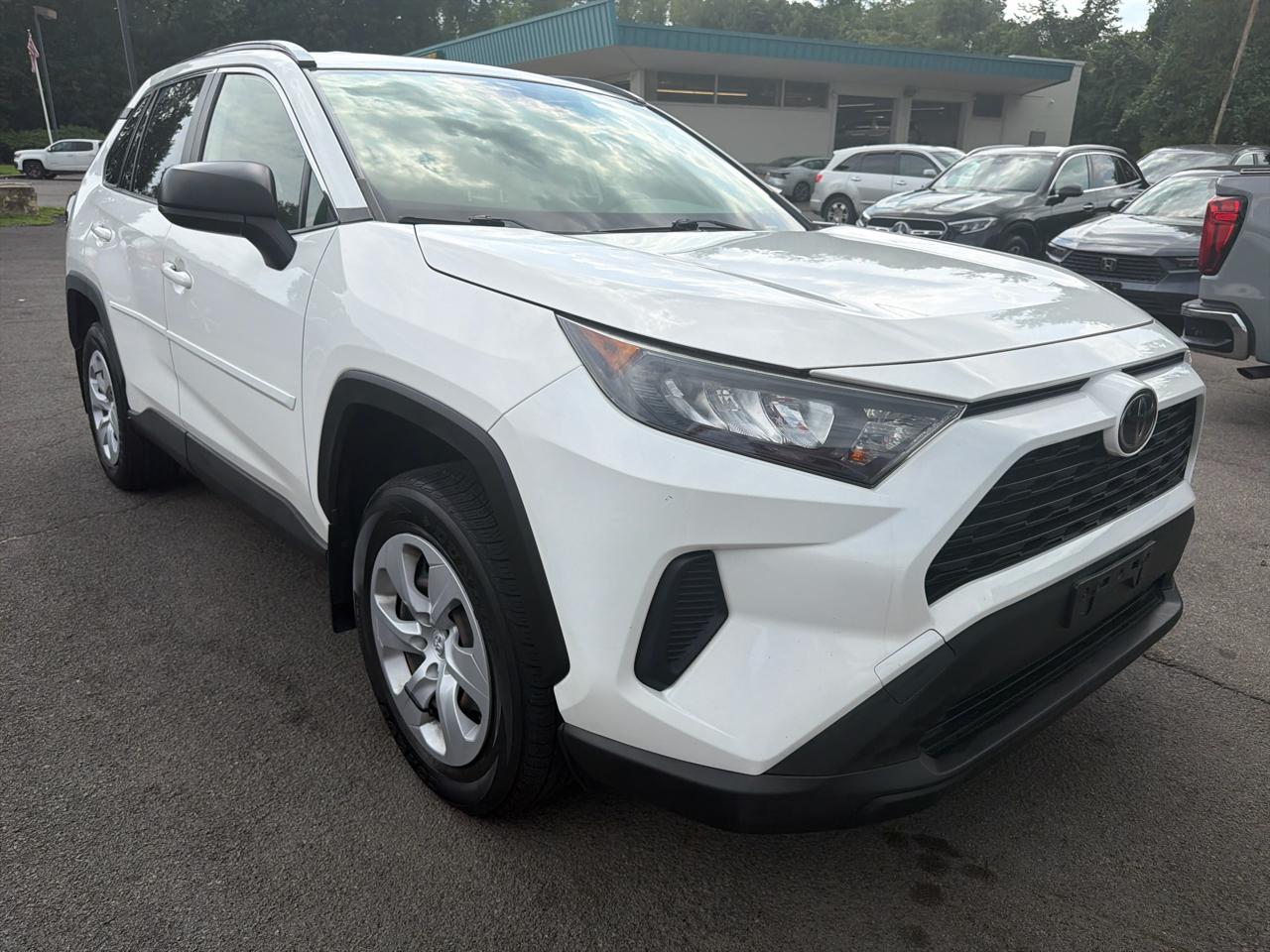 Toyota RAV4 LE AWD (Natl) 2019