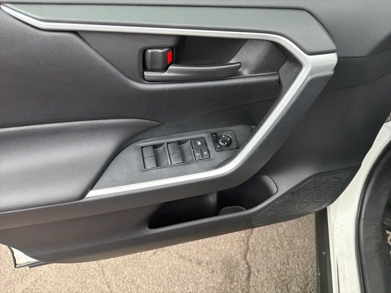 Toyota RAV4 LE AWD (Natl) 2019