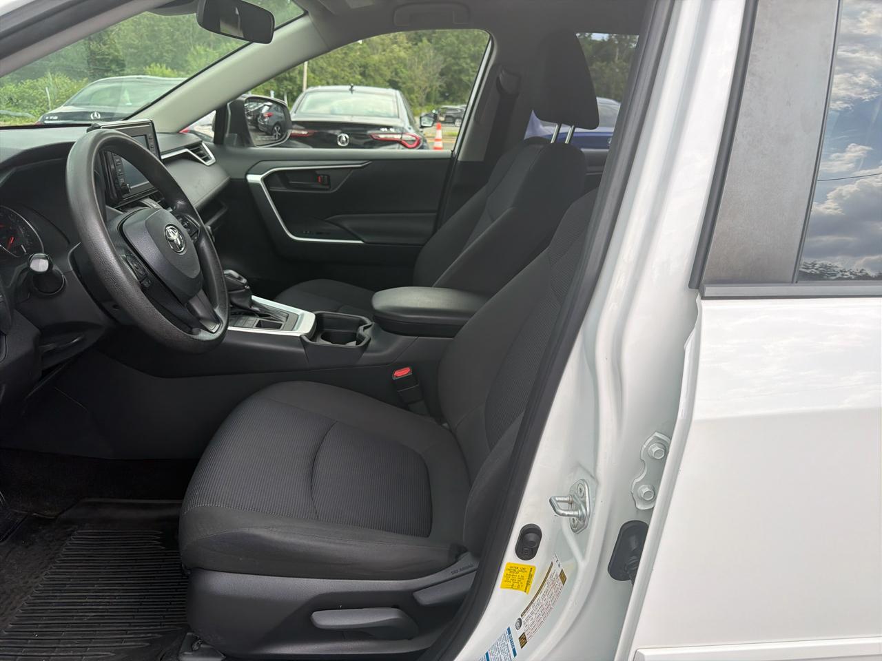 Toyota RAV4 LE AWD (Natl) 2019