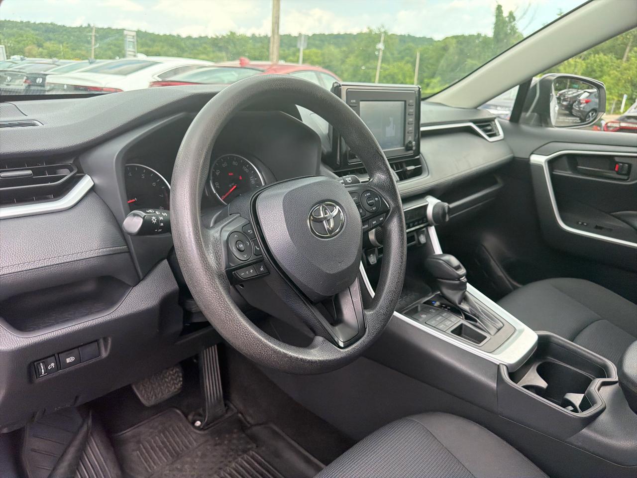 Toyota RAV4 LE AWD (Natl) 2019