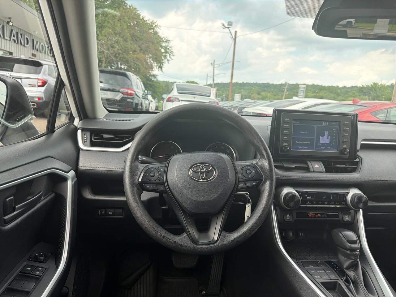 Toyota RAV4 LE AWD (Natl) 2019
