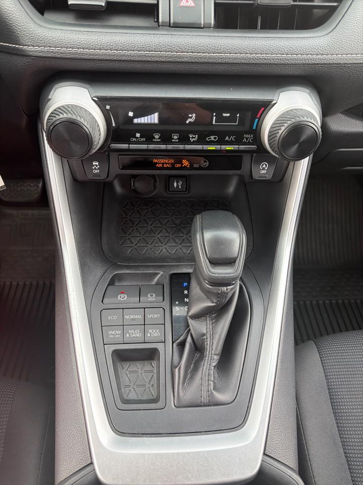 Toyota RAV4 LE AWD (Natl) 2019